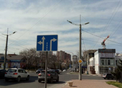 В преддверии лета в Новороссийске меняют знаки
