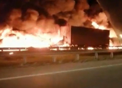 По дороге из Новороссийска в Краснодар ночью пылали пожары