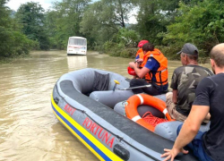 В кратчайшие сроки наладить энерго- и водоснабжение, оказать помощь всем пострадавшим в Краснодарском крае при ЧС поручил губернатор