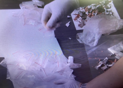 В Новороссийске взрослая женщина попалась при поднятии "закладки"