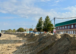 История с мазутом продолжается: в Анапе убрали защитный вал, чтобы соорудить его заново