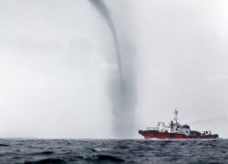 Смерч пронесся над морем Новороссийска: будет "штормить" 