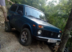 Спасатели Новороссийска не дали улететь в тартарары любителю бездорожья