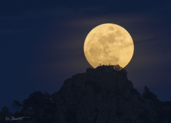 Гороскоп от “Блокнота” на 16 сентября: огненным знакам следует отдохнуть и избегать конфликтов