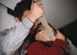 Напал с ножом на женщину: преступника осудят в Новороссийске 