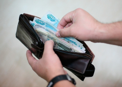 Денег прибавится: части новороссийцев поднимут зарплату 