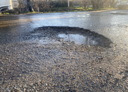 Такого в Новороссийске еще не было: жители намерены жаловаться на ямы на федеральный уровень