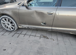 На Золотой Рыбке в Новороссийске повредили автомобиль и скрылись: водитель ищет виновного