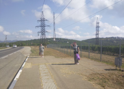 Под солнцем и под дождём: остановки у кладбища Новороссийска не будет