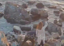 Почему Черное море такое грязное? Парочка "снимала стресс" на берегу
