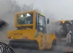Лучшей погоды для ремонта дороги в Новороссийске не нашли