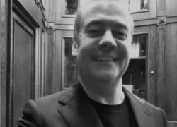 «Жирный кусок г*вна»: Дмитрий Медведев «причесал» главу ВСУ и западных политиков