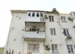 Новороссийцам из дома, пострадавшего во время атаки, предложили временное жилье