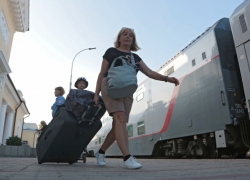 Билетов нет: как туристы пытаются добраться до Черного моря 