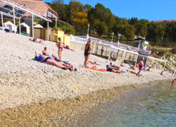 Сезон не закончен – вода теплая! Отдыхающие продолжают купаться в Черном море