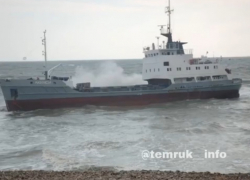 Во время шторма в Тамани судно из Новороссийска село на мель