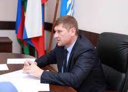 Заместитель губернатора Андрей Алексеенко хотел обрадовать брошенных КЖС дольщиков хорошими новостями