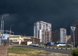 Из дома лучше не выходить: как долго в Новороссийске будет бушевать стихия 