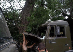 Два военных КАМАЗа не поделили поворот в Раевке