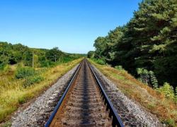 Поезд, следовавший в Новороссийск, был задержан из-за диверсии на ЖД путях