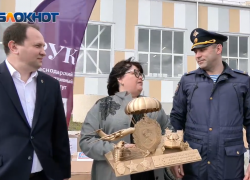 «Ждем с победой»: военнослужащие из Новороссийска принимают подарки в День защитника Отечества