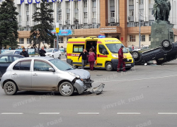 Малолитражка перевернула джип в центре Новороссийска