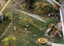 "Грустный пейзаж": жительница Новороссийска высказалась о детской площадке 
