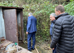 Канализация беспокоит новороссийцев в ЖК «Парковый» и на Анапском шоссе