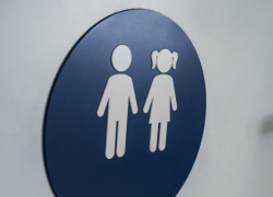 «Надо закрыть туалеты учителям»: новороссийцы возмущены школьными санузлами