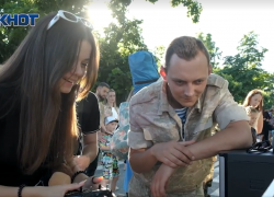 «Молодежь у нас активная!»: «Союз патриотов» устроил мастер-класс для новороссийцев в парке Фрунзе