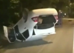 В Абрау-Дюрсо водитель положил свое авто на крышу