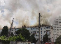 Прямо сейчас в Новороссийске горит жилой дом 