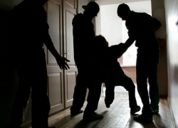 Угроза расправой: новороссийцев грабили и "кошмарили" молодые парни 