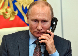 Путин опроверг слухи о введении военного положения в России 