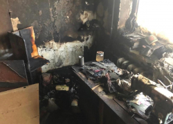 Страшный пожар: из-за свечи у пожилой жительницы Новороссийска выгорела квартира 
