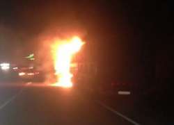 Во время движения загорелась фура под Новороссийском