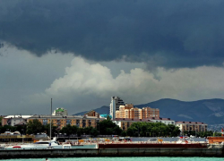 МЧС: на Новороссийск надвигаются грозы и смерчи