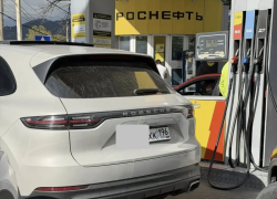 Наглость на АЗС:  водитель Porsche решил, что правила не для него