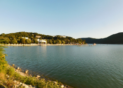 Мужчина утонул в озере Абрау 