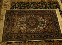 Хотел продать ковер, а нарвался на мошенников: новороссиец попался на удочку аферистов