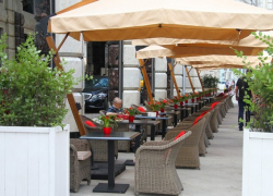 В Новороссийске разрешат продавать алкоголь на «летниках» кафе и ресторанов 