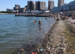 Море и море мусора: горпляж не радует новороссийцев 