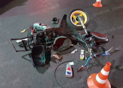 Проехали на красный свет и чуть не попали на свет белый молодые мопедисты в Новороссийске