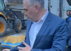 Ремонт затягивается: погода в Новороссийске испортилась и мешает замене трубы на сетях водоснабжения