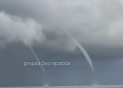 Смерчи «кружили» над Чёрным морем: где наблюдали это явление 