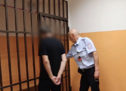 Грабитель напал на женщину и украл у неё сумку в Новороссийске