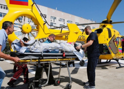 Врачи делают все возможное, чтобы спасти жизни пострадавших в ДТП пассажиров