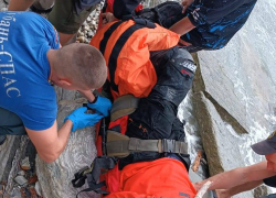 Мотоциклист сорвался с высоты 16-этажного дома на курорте Краснодарского края