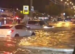 Унесло в море автобус, затопило улицы и дома: последствия ливня в Новороссийске