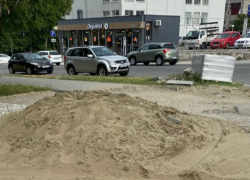Куча песка и грязь не даёт покоя жителям Новороссийска 